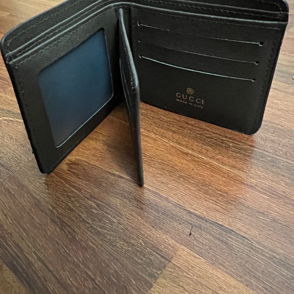 Gucci Wallet - Picture 3 of 3